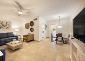 TV - Best location! Min. from the beach, restaurants, nightlife and historic parks. (Fort Lauderdale)