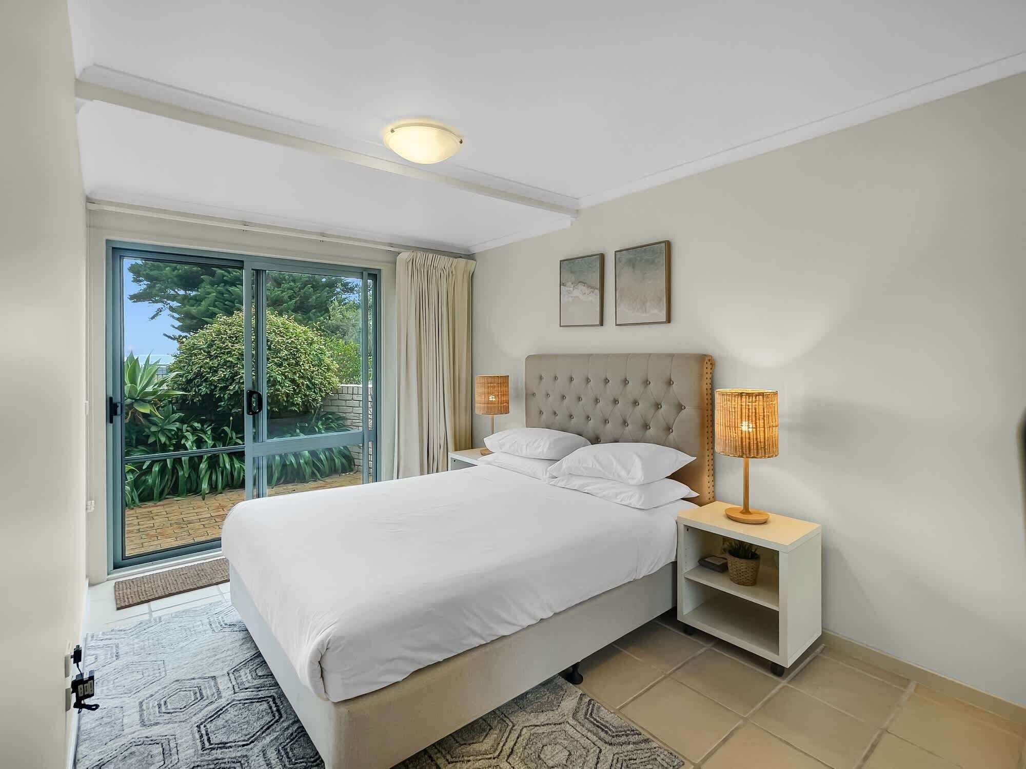 Silitysrauta/-lauta, Wi-Fi, vuodevaatteet