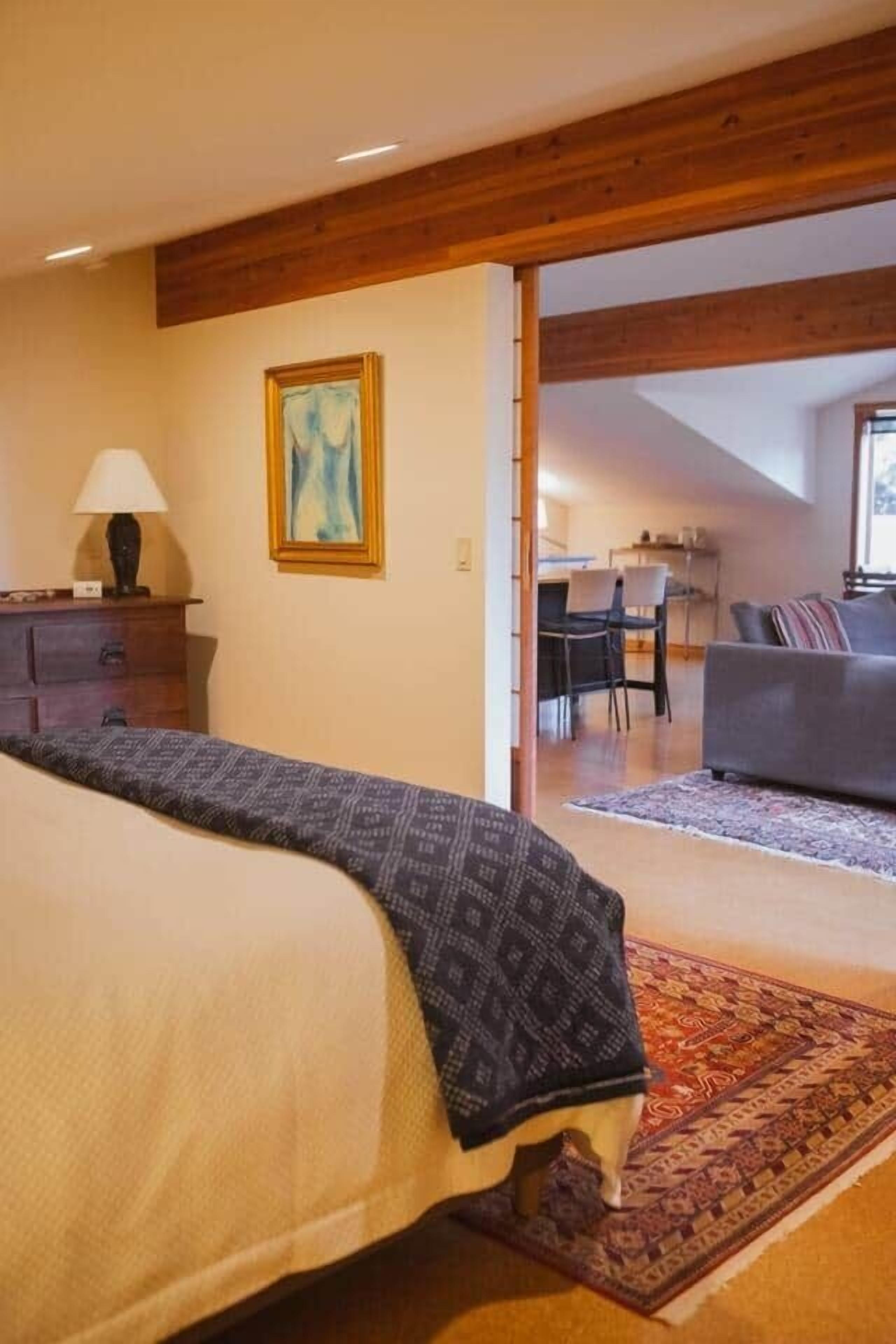 アイロン / アイロン台、WiFi (無料)、ベッドシーツ