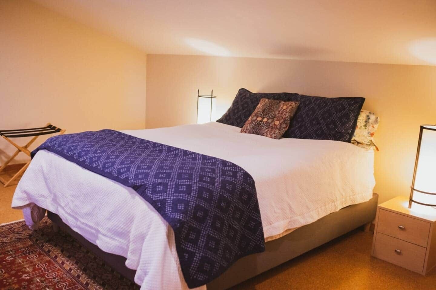 Iron/ironing board, free WiFi, bed sheets