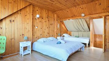 Superior House, Sea View | Iron/ironing board, free WiFi