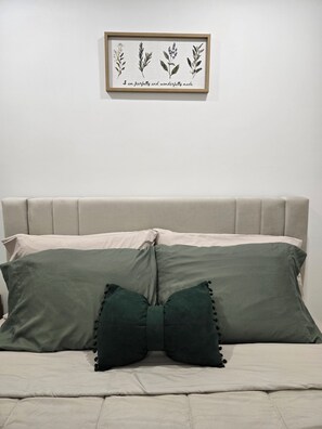 Iron/ironing board, free WiFi, bed sheets