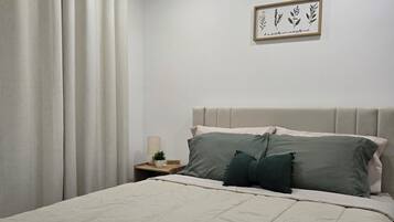 Iron/ironing board, free WiFi, bed sheets