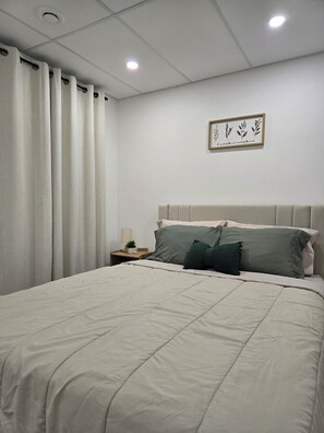 Een strijkplank/strijkijzer, gratis wifi, beddengoed