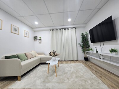 Cozy 2BR Suite - Private Entrance & Home Comforts