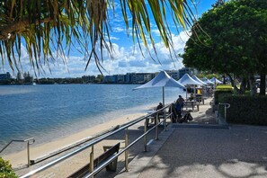 Beach - Cosy, Charming, Central Caloundra Getaway (Sunshine Coast)