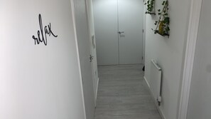 Interior - Luxury 2 bedroom, 2 Bathroom Balcony Apartment (London)