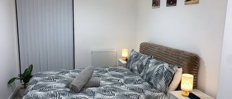 2 soverom, strykejern/-brett, wi-fi (inkludert) og sengetøy