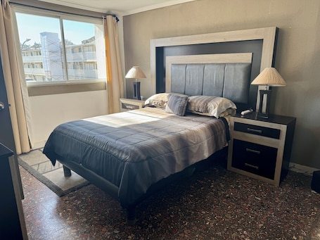 Iron/ironing board, WiFi, bed sheets. Cuauhtemoc Chihuahua downtown Suite 3
