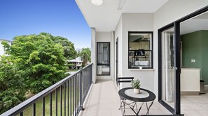 Property grounds - Moon Dusk Loft on Accent with Shared Pool and City Views (Cairns City)