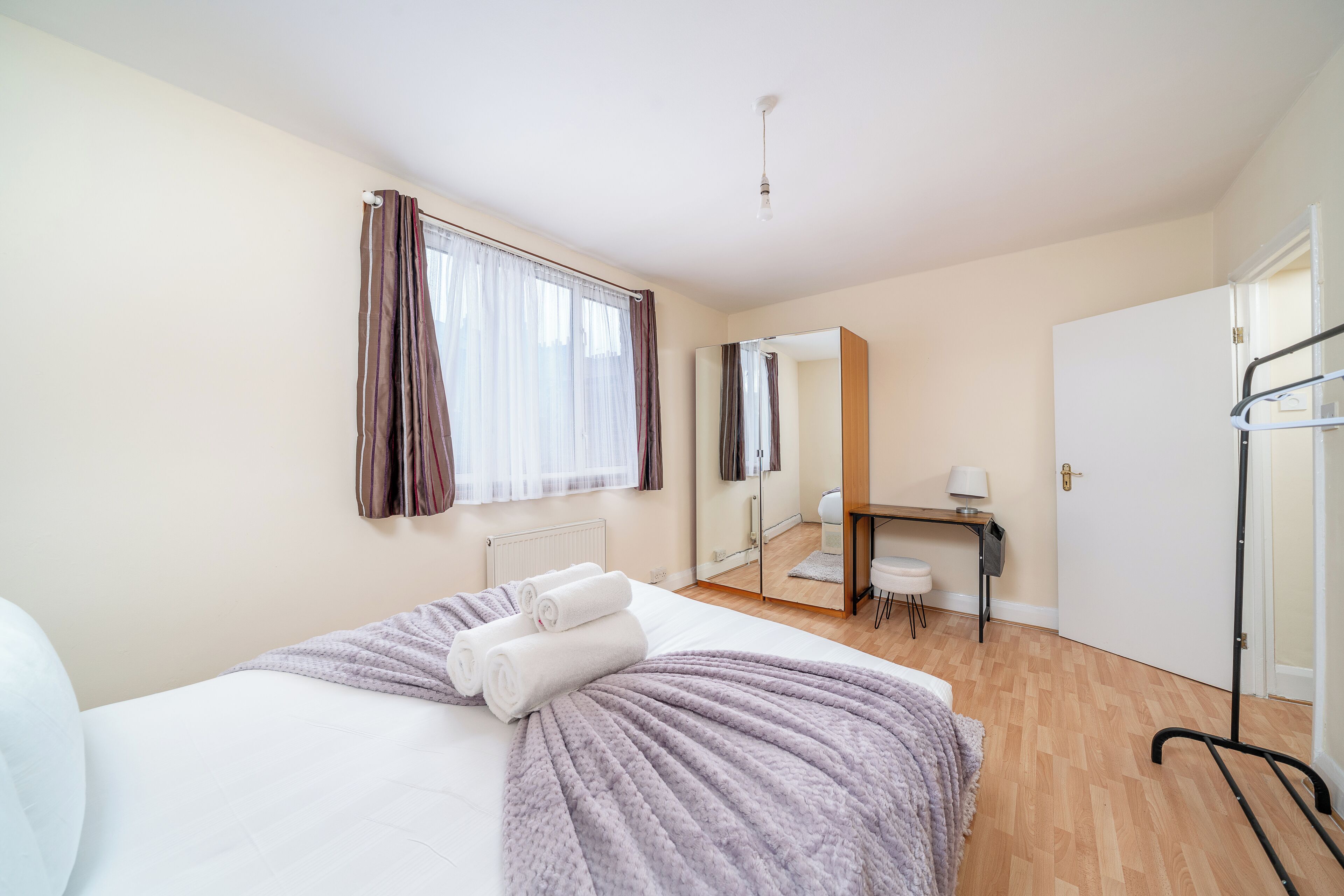 Iron/ironing board, WiFi, bed sheets