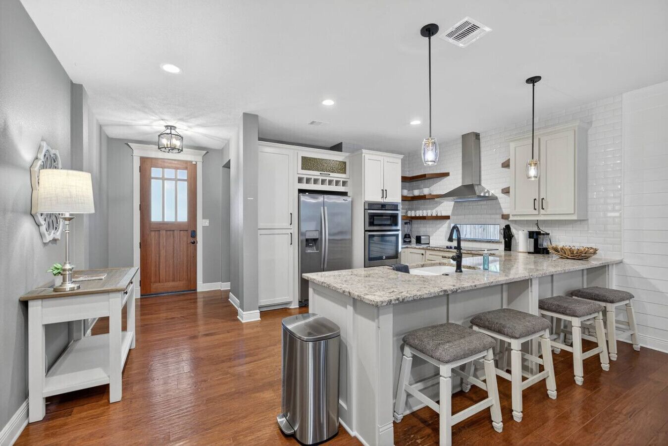 Refrigerador, microondas, horno y parrilla de estufa 