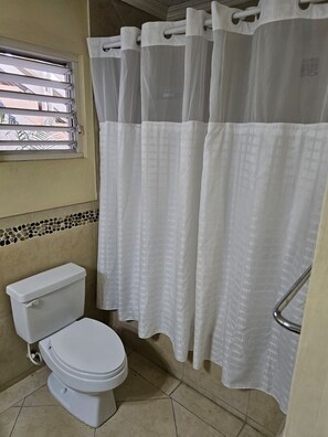 Handtücher, Seife, Toilettenpapier