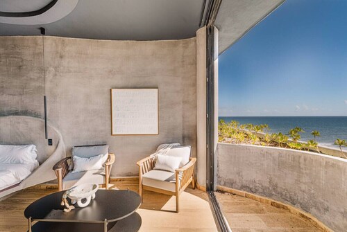 3BR Beach Front PH w Private Pool | Hot Tub | Gym