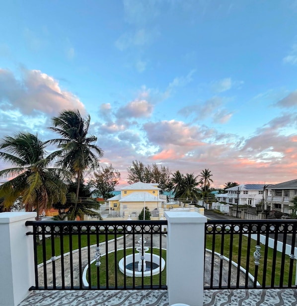Property grounds - Villa By the Beach - Sleeps 8 (Nassau)