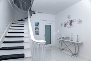 Interior - Villa By the Beach - Sleeps 8 (Nassau)