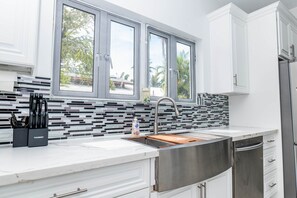 Microwave, oven, stovetop, dishwasher - Villa By the Beach - Sleeps 8 (Nassau)