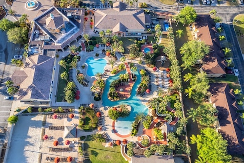 Peaceful 4-bed/3.5 bath family home resort amanities incluide