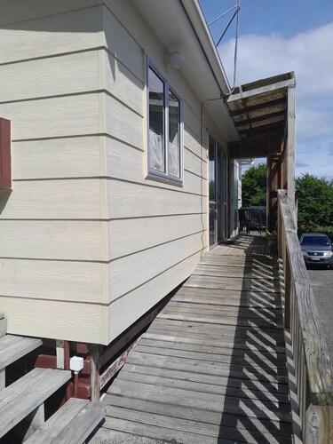Back to basics. Handy cottage close to beach.