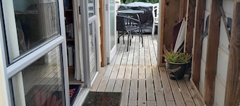 Back to basics. Handy cottage close to beach.