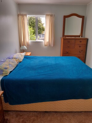 2 bedrooms - Back to basics. Handy cottage close to beach. (Kawhia)