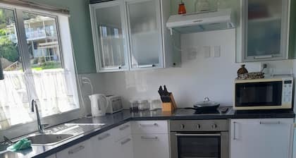 Back to basics. Handy cottage close to beach.