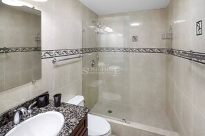 Hair dryer, towels, soap, toilet paper - Caribbean Getaway: 2BR Condo at Rainbow Beach Club (Cupecoy)