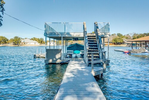 Lake House Retreat on Lake Granbury! A Guest Favorite!