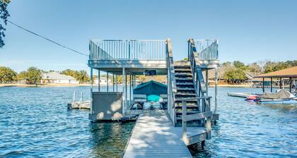 Lake House Retreat on Lake Granbury! A Guest Favorite!