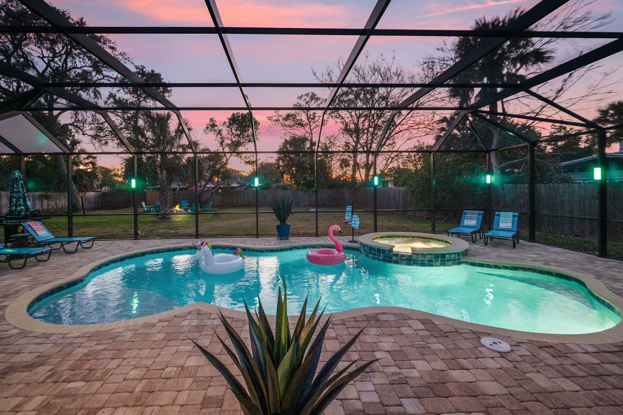 Alberca al aire libre y alberca climatizada