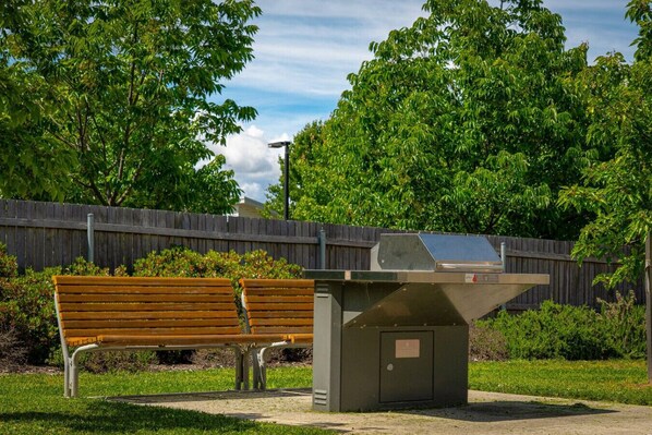 المنطقة المحيطة بالمنشأة