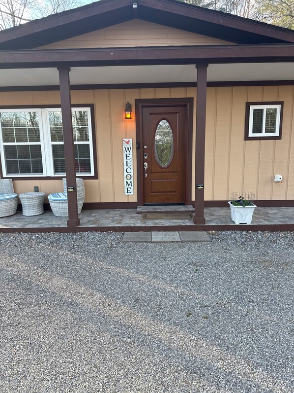 Exterior detail - Perfect private and secure 2-bedroom cottage in beautiful Arden, NC (Arden)