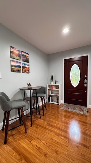 Interior - Private, secure and serene getaway at Oak Grove Cottage! (Arden)