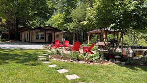 Property grounds - Perfect private and secure 2-bedroom cottage in beautiful Arden, NC (Arden)