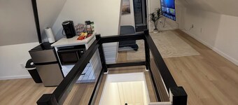 Cozy attic 1-bedroom apartment in fantastic New Haven with AC