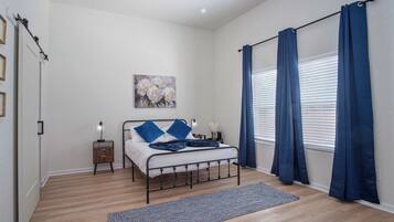 Apartment (3 Bedrooms) | 3 Schlafzimmer, laptopgeeigneter Arbeitsplatz, BĂŒgeleisen/BĂŒgelbrett