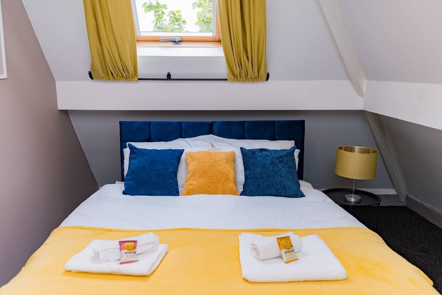 Silitysrauta/-lauta, Wi-Fi, vuodevaatteet