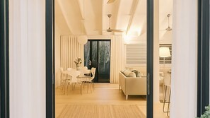 Interior - Macmasters Coastal Luxe Walk to the Beach (Macmasters Beach)