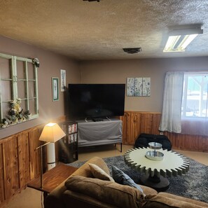 Älytelevisio, DVD-soitin, videokirjasto, tulostin