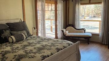 Tabla de planchar con plancha, wifi y ropa de cama