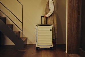 羽絨被、客房內保險箱、筆電工作空間、熨斗/熨衣板