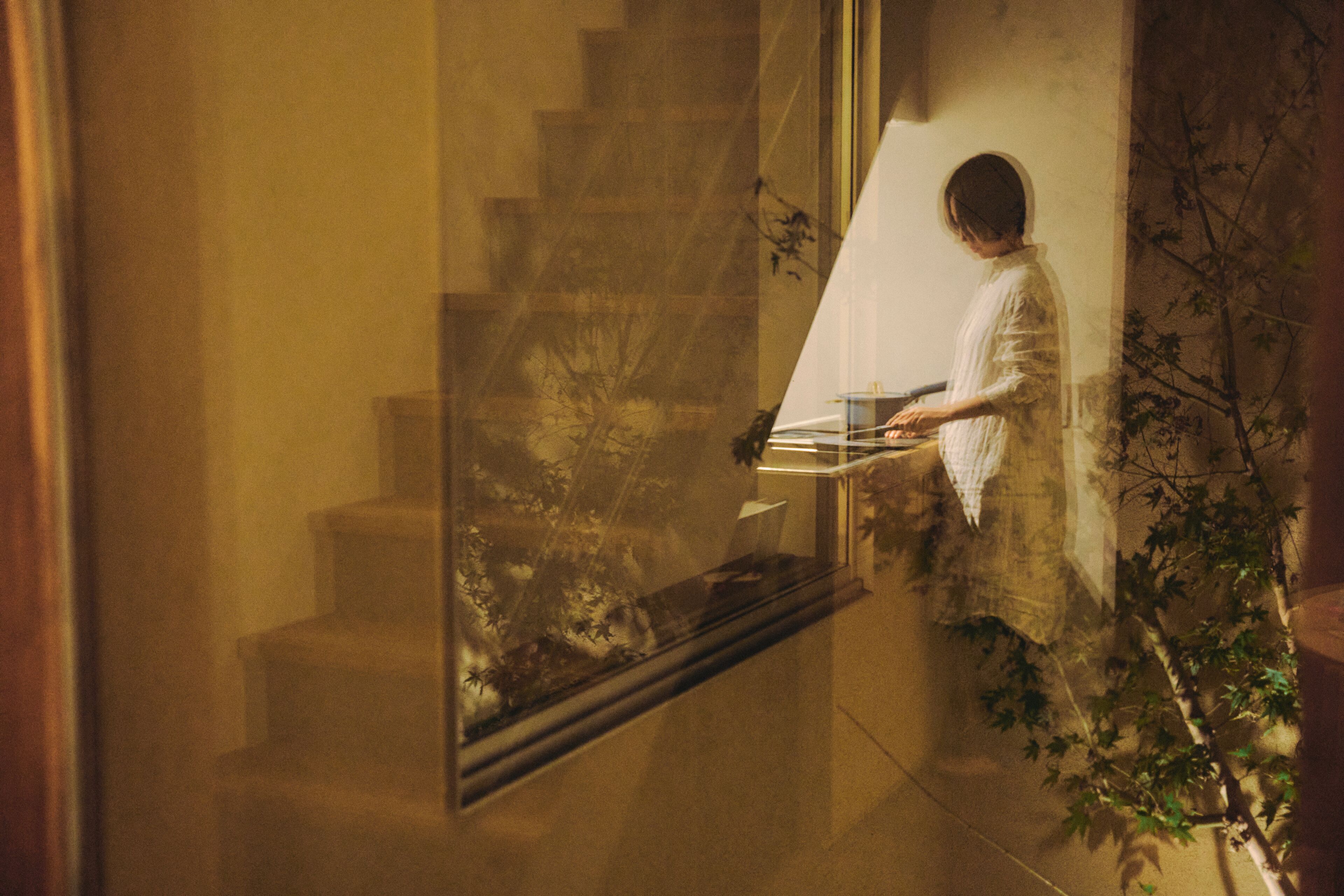 Untuvapeitot, tallelokero huoneessa