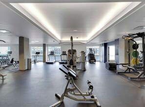 Fitness facility - Cozy studio apartment in Denver with AC and gym access (Denver)