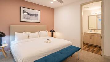 Ferros/tábuas de passar roupa, Wi-Fi, roupa de cama