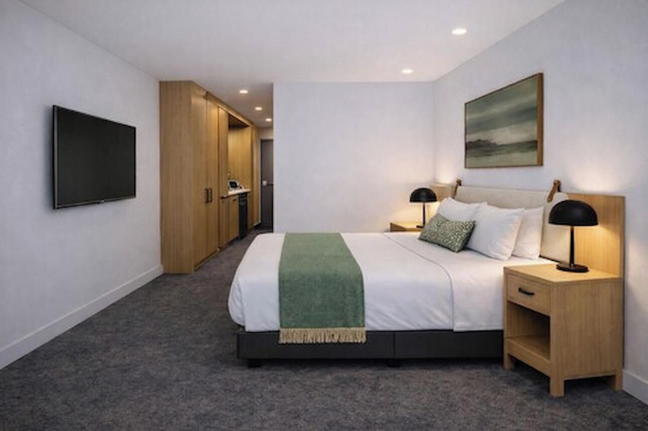 Desk, laptop workspace, iron/ironing board, free WiFi