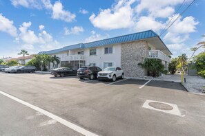 Exterior - Sombrero Beach Getaway - Pool (Marathon)
