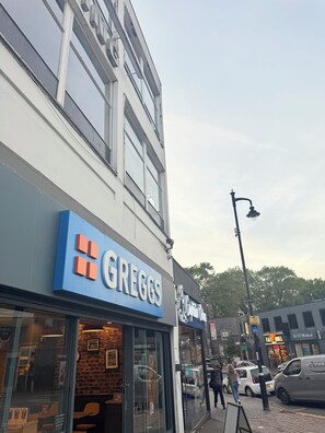 المنشأة من الخارج