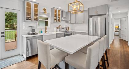 Carolina Cottage - Your clean & cozy stay awaits! Mins to Historic DT Beaufort
