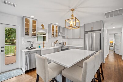 Carolina Cottage - Your clean & cozy stay awaits! Mins to Historic DT Beaufort