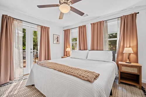 Carolina Cottage - Your clean & cozy stay awaits! Mins to Historic DT Beaufort